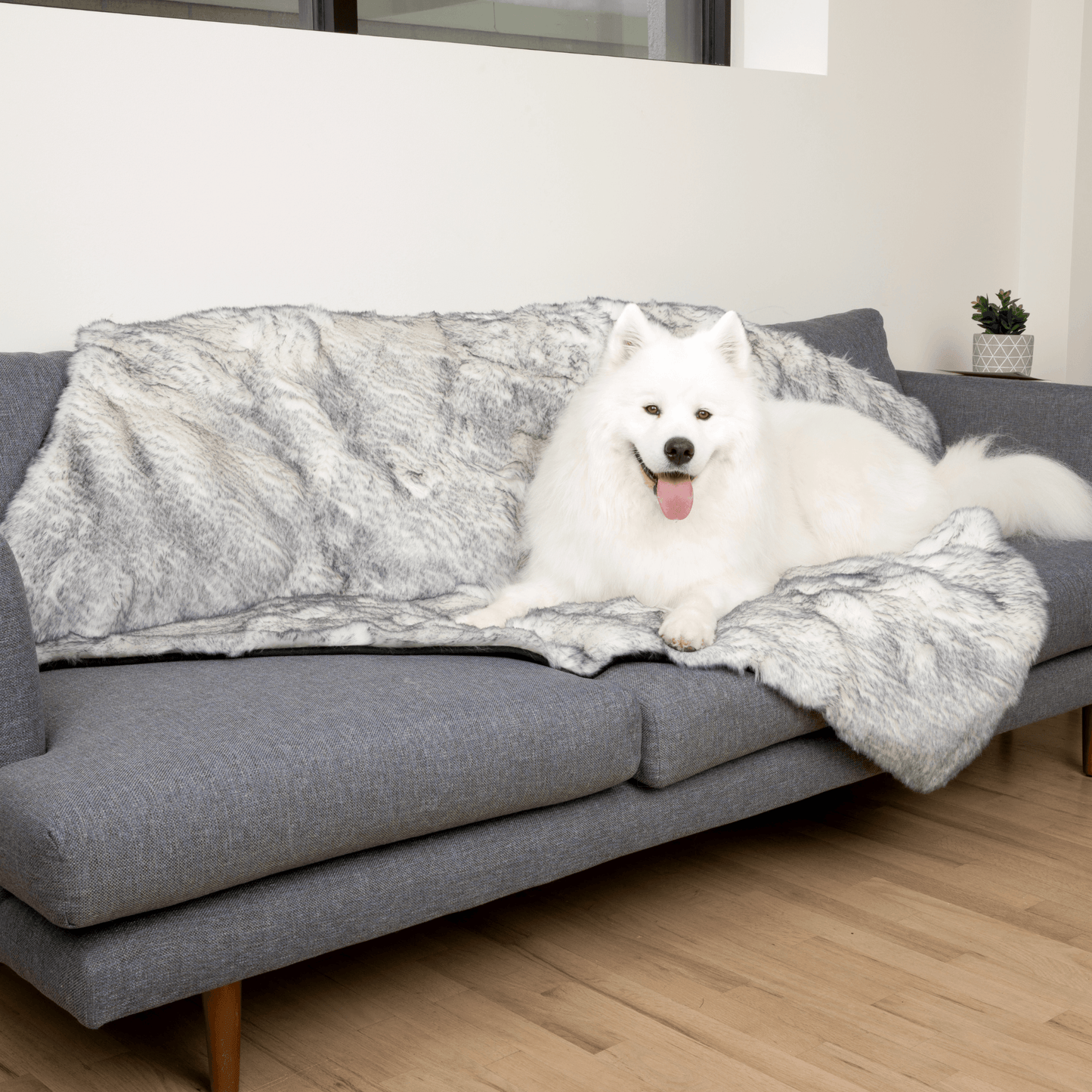 PupProtector™ Luxe Waterproof Faux Fur Blanket - Ultra Plush Arctic Fox