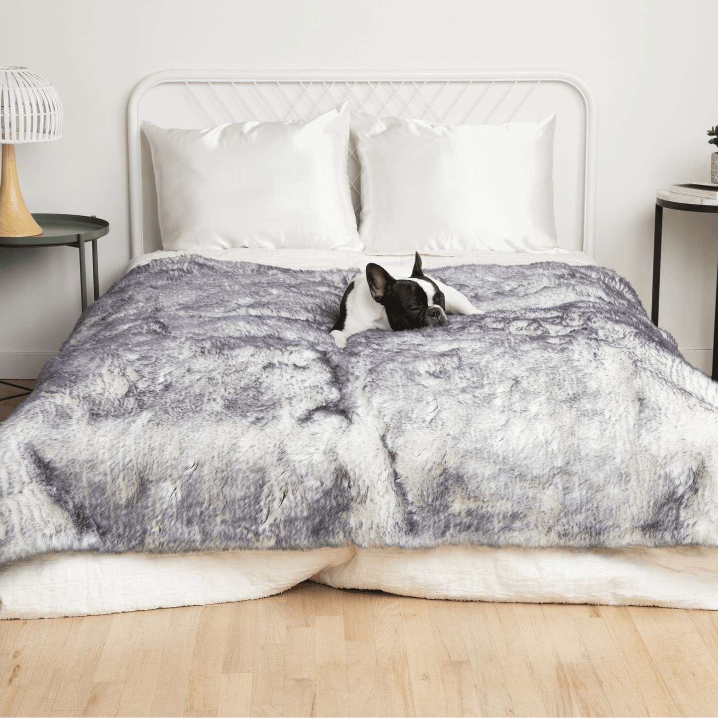 PupProtector™ Luxe Waterproof Faux Fur Blanket - Ultra Plush Arctic Fox